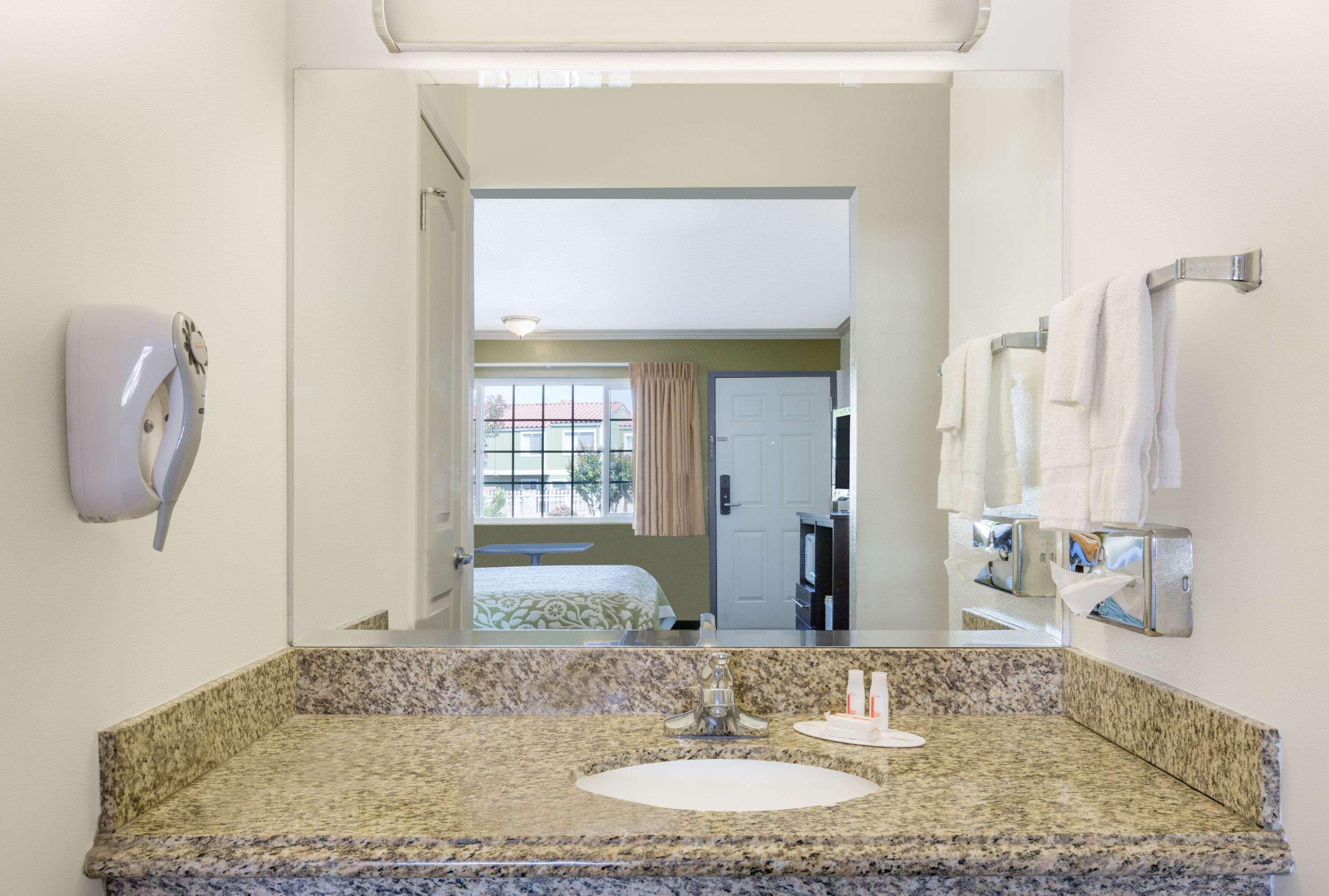 Days Inn By Wyndham King City Extérieur photo