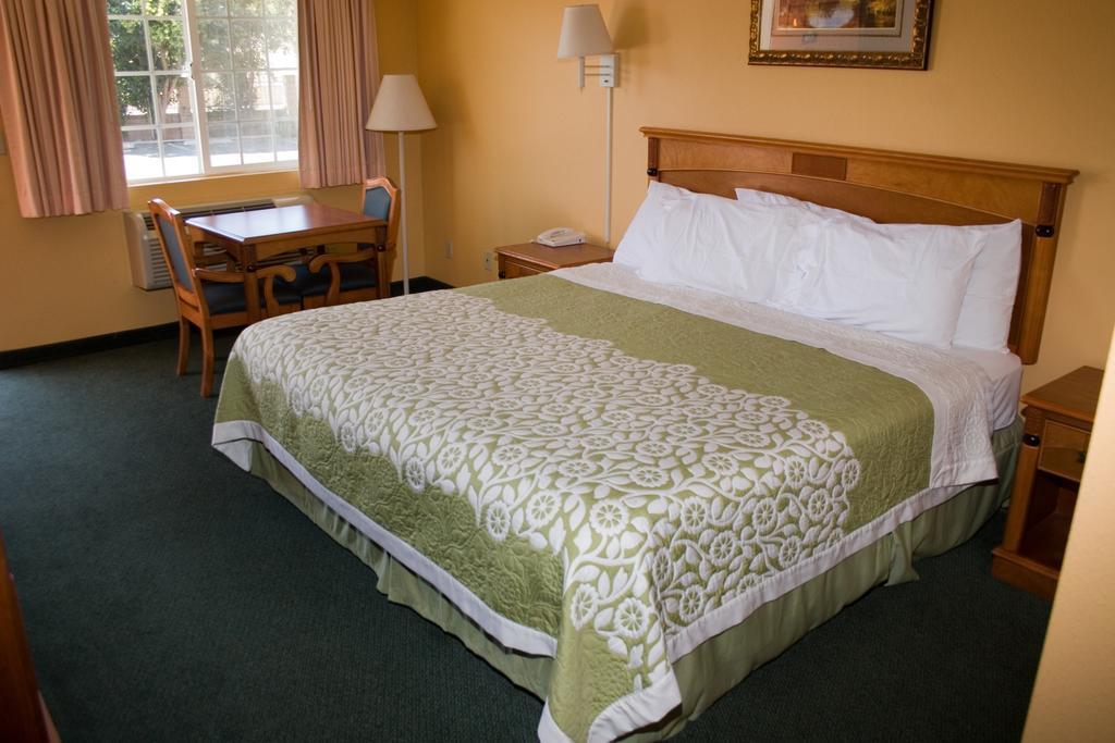 Days Inn By Wyndham King City Extérieur photo